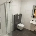 U Adama 3* كارلستين
