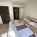 U Adama 3* كارلستين